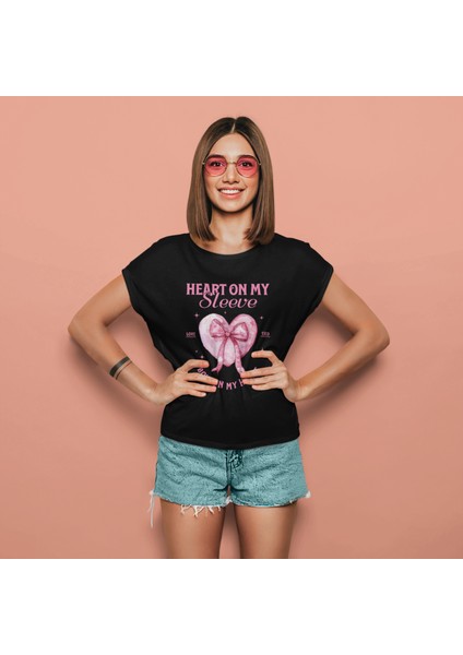 Heart On My Sleeve Baskılı Standart Kalıp Bisiklet Yaka Pamuklu Kadın Tshırt fiyatları