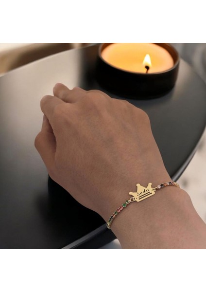 Seda İsmine Özel Renkli Taş Desenli Taç Motifli 14 Ayar Altın Plakalı Hediye Bileklik-489İsim fırsatları