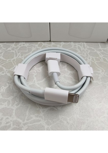 Macbook Air Retina 13 Inç (2020) Orijinal Şarj Kablosu Lightning Usb-C