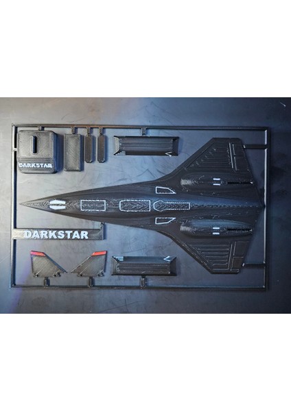 Darkstar Uçak Maket Kiti | Kurulabilir Jet Modeli | Bilimkurgu Temalı Koleksiyonluk Oyuncak