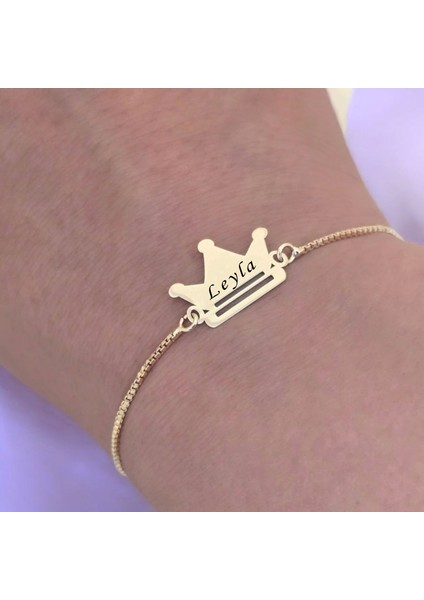 Leyla İsmine Özel Zincirli Taç Figürlü 14 Ayar Altın Plakalı Hediye Bileklik-492İsim indirimleri