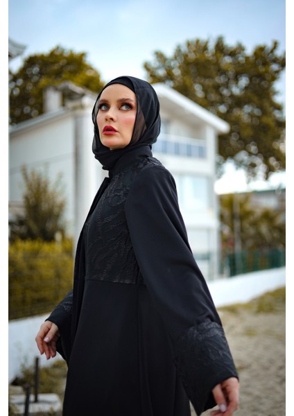Siyah Jakarlı Ferace fırsatları
