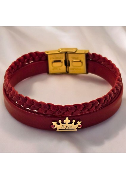 Ayşe İsmine Özel Taç Motifli 14 Ayar Altın Plakalı Koyu Kırmızı Derili Hediye Bileklik-493İsim fiyatları