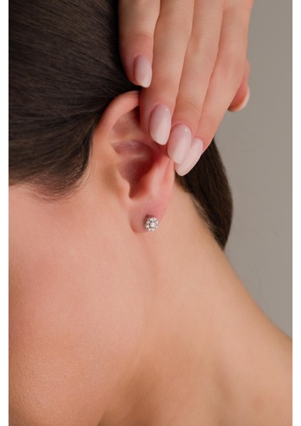 Gümüş Beyaz Zirkon Taşlı Minimal Su Yolu Pırlanta Montürlü Tek Taş Reina Minik Şık Küpe modelleri