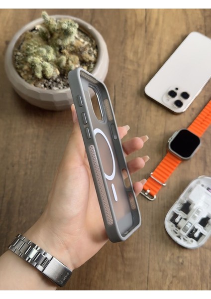 iPhone 16 Plus Magsafe Uyumlu Silikon Kılıf SOOCASE635 modelleri