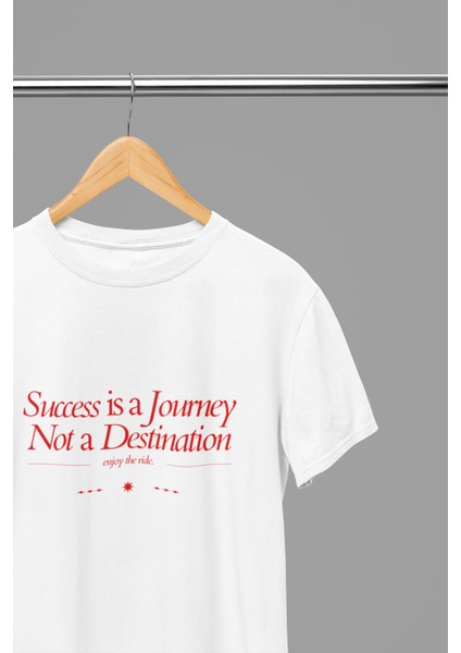 Succes Is A Journey Not A Destınatıon Baskılı Standart Kalıp Bisiklet Yaka Pamuklu Kadın Tshırt