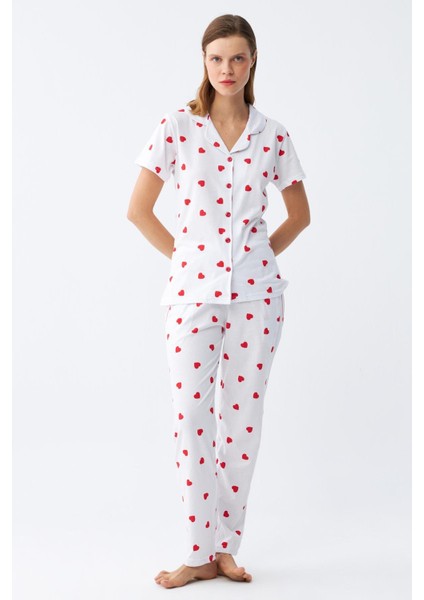 Kadın Beyaz Kırmızı Kalpli Önden Düğmeli Pijama Takımı