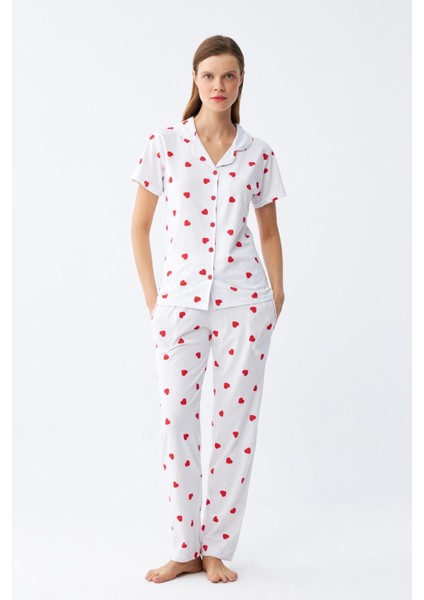 Kadın Beyaz Kırmızı Kalpli Önden Düğmeli Pijama Takımı modelleri