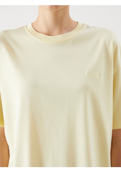 Yeni Sezon Bisiklet Yaka Nakisli Oversize Kadin Tisort - S5QS54Z8 modelleri