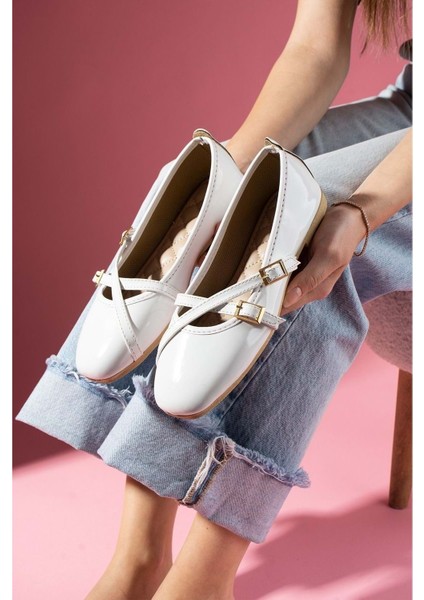 Kadın Rugan Çapraz Biye ve Toka Detaylı Babet - Beyaz - 39