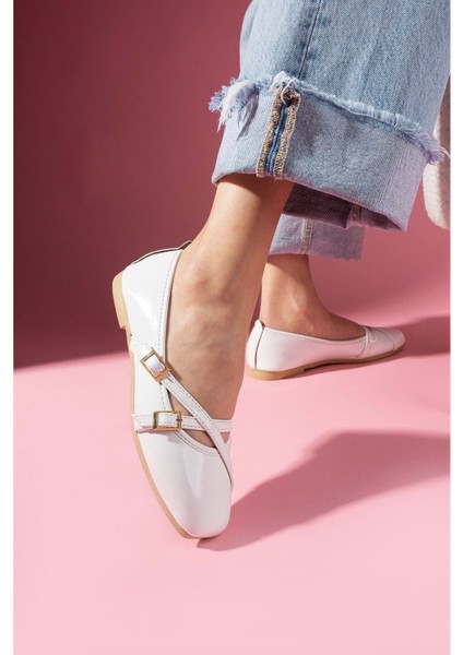 Kadın Rugan Çapraz Biye ve Toka Detaylı Babet - Beyaz - 39 modelleri