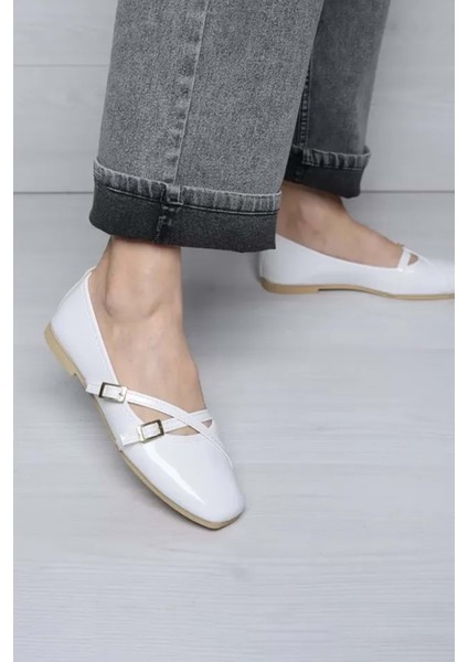 Kadın Rugan Çapraz Biye ve Toka Detaylı Babet - Beyaz - 39 indirimleri