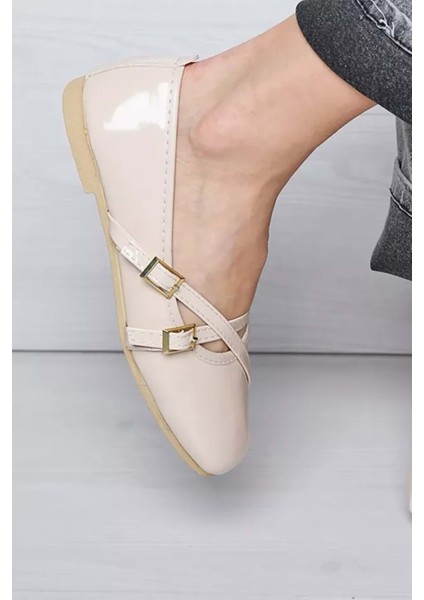 Kadın Rugan Çapraz Biye ve Toka Detaylı Babet - Krem - 39 indirimleri