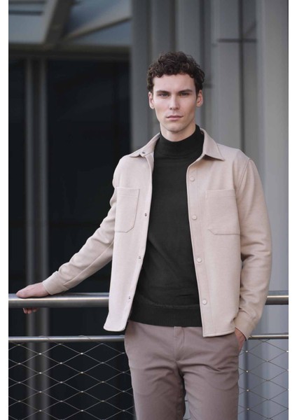 Erkek Bej Çıtçıtlı Yan Cepli Dynamic Fit Kısa Gömlek Mont