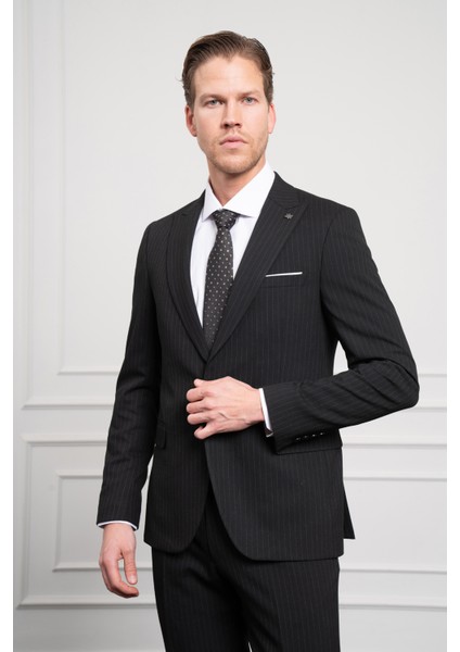 Erkek Siyah Trend Slim Fit Dar Kesim Sivri Yaka Takım Elbise