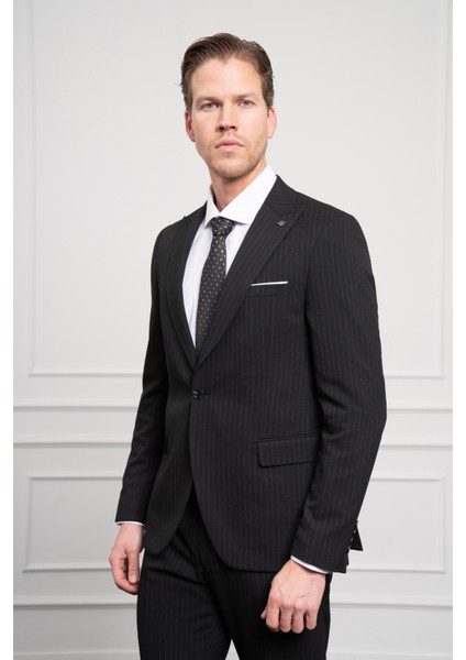 Erkek Siyah Trend Slim Fit Dar Kesim Sivri Yaka Takım Elbise