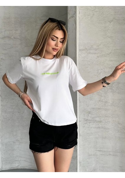 Kadın Sırt Baskılı Midi Boy Beyaz T-Shirt indirimleri