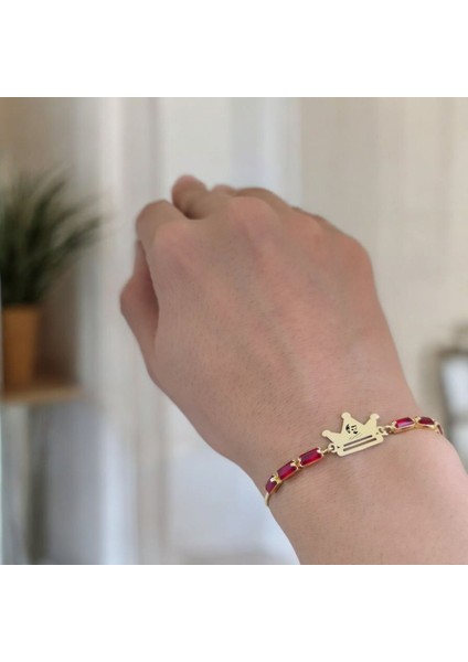 Atatürk Temalı Kırmızı Taş Desenli Taç Motifli 14 Ayar Altın Plakalı Hediye Bileklik-496 Sembol