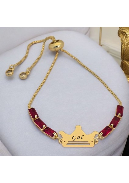 Gül İsmine Özel 14 Ayar Altın Plakalı Kırmızı Taş Desenli Taç Motifli Hediye Bileklik-496 İsim fiyatları