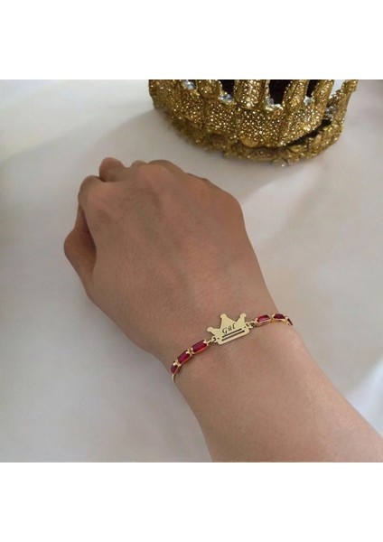 Gül İsmine Özel 14 Ayar Altın Plakalı Kırmızı Taş Desenli Taç Motifli Hediye Bileklik-496 İsim fırsatları