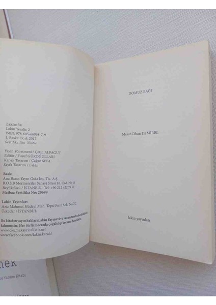 Mesut Cihan Demirel'in "domuz Bağı" Adlı Romanı, Parmak Izi ve Kan Lekesi Temalı Dikkat Çekici Kapağa Sahip. domuz Bağı Mesut Cihan Demirel 1,baski 2017 222 Sayfa 2,el Cok Temiz Kondisyonda