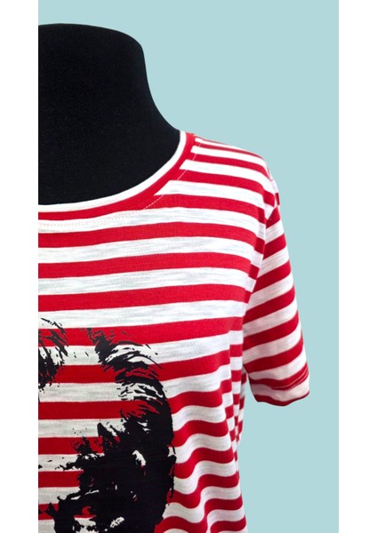 Kırmızı Çizgili Kadın Normal Kalıp Bisiklet Yaka Atatürk No:1 Baskılı Basic Tişört fiyatları