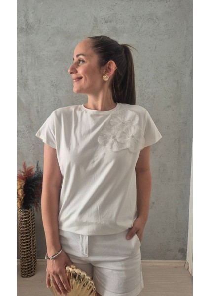 Tül ve Boncuk Çiçekli Tışört fiyatları