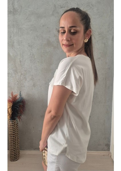 Tül ve Boncuk Çiçekli Tışört fırsatları