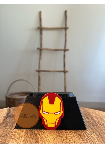 Iron Man Tony Stark Logolu Kol Standı Ps5 Dualsense Ps4 Dualshock Gamer Aksesurarı fiyatları
