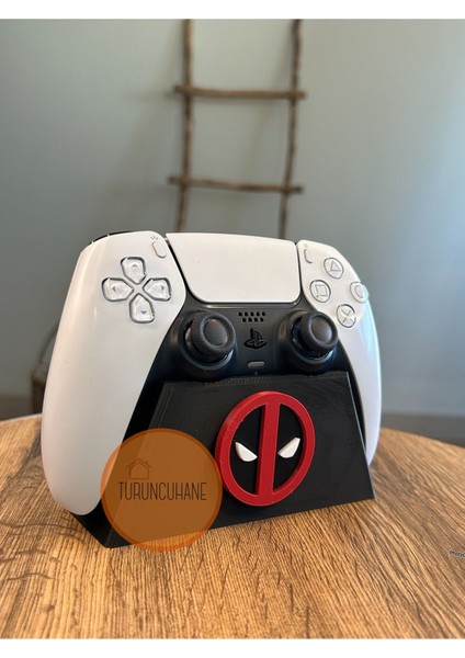 Deadpool Marvel Logolu Kol Standı Ps5 Dualsense Ps4 Dualshock Gamer Aksesurarı fiyatları