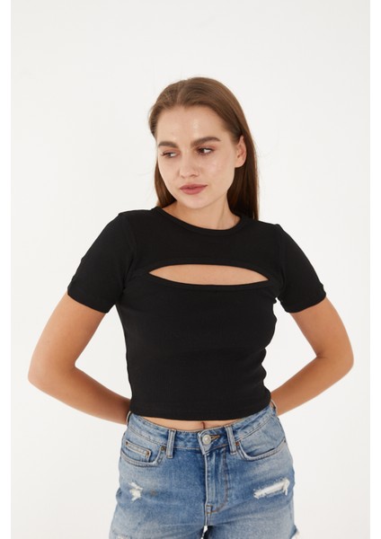 Kadın Kısa Kollu Göğüs Dekolte Detaylı Pamuklu Fitilli Bluz Crop T- Shirt fiyatları