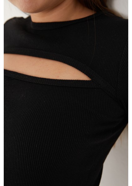 Kadın Kısa Kollu Göğüs Dekolte Detaylı Pamuklu Fitilli Bluz Crop T- Shirt modelleri