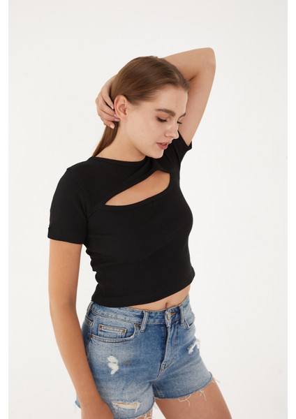 Kadın Kısa Kollu Göğüs Dekolte Detaylı Pamuklu Fitilli Bluz Crop T- Shirt indirimleri