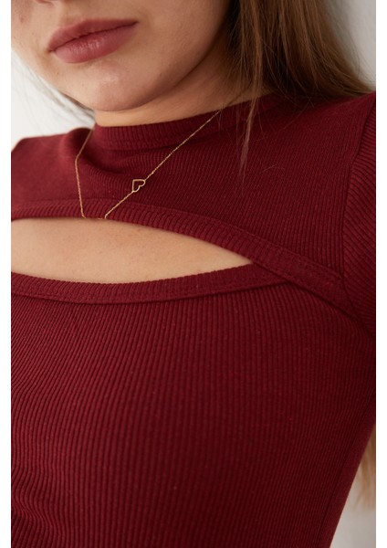 Kadın Kısa Kollu Göğüs Dekolte Detaylı Pamuklu Fitilli Bluz Crop T- Shirt fırsatları