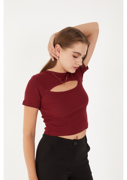 Kadın Kısa Kollu Göğüs Dekolte Detaylı Pamuklu Fitilli Bluz Crop T- Shirt