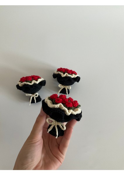 Mini Örgü Çiçek Buketi Anahtarlık Kırmızı Gül (1 Adet) fiyatları