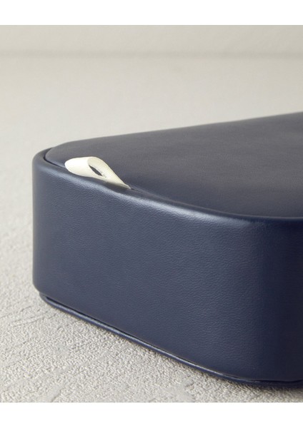 Lacivert Deri Takı Kutusu, Şık ve Zarif Saklama Çözümü fırsatları