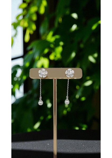 925 Ayar Taşlı Çiçek Figürlü Inci Sallantılı Gümüş Küpe – Zarif ve Işıltılı Tasarım