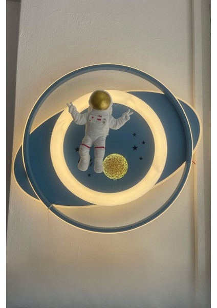 Astronot Temalı Dekoratif Gece Lambası & Avize – Uzay Konseptli Şık Tasarım