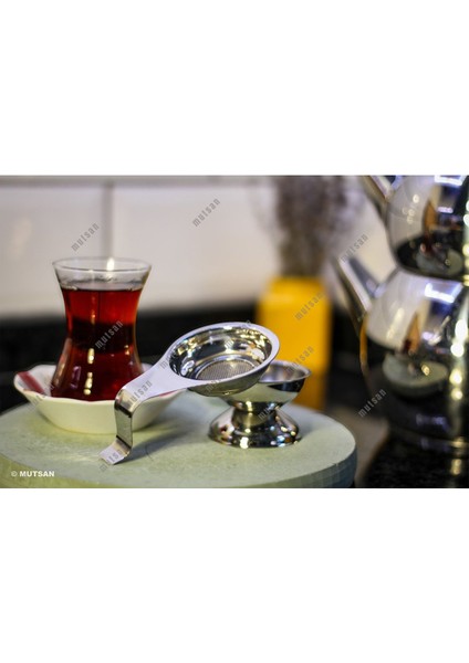 Paslanmaz Çelik Altlıklı Çay Süzgeci, Dayanıklı ve Şık Tasarım