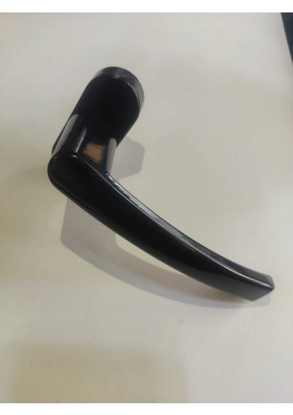 Siyah Pvc Cam Balkon Kolu, Dayanıklı ve Şık Tasarım ile Kolay Kullanım