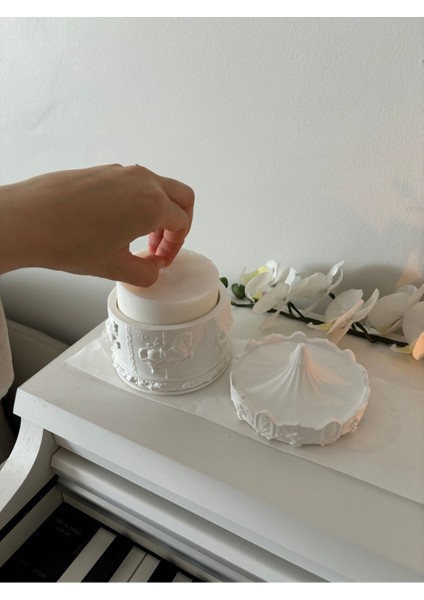 Beyaz Atlı Karınca Kutu ve Mum, Tüp Kibrit Hediyesi, %100 Soya Wax ile indirimleri