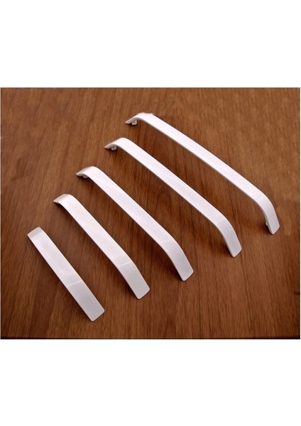 Parlak Beyaz Kapak Kulp 224 Mm, Şık ve Dayanıklı Kapak Kulp, Kaliteli ve Modern Tasarım