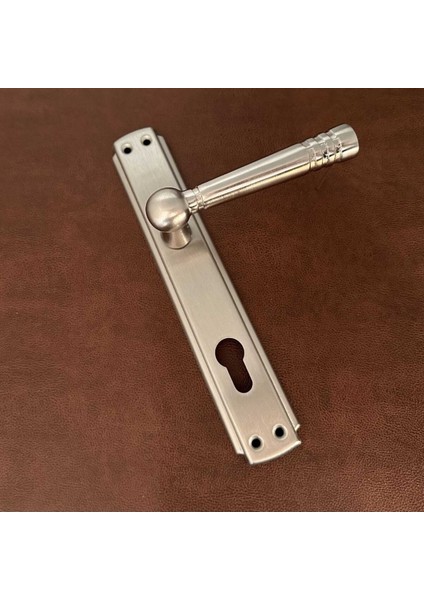 Şık Saten Aynalı Çelik Kapı Kolu, Sağ Açı, Dayanıklı ve Modern Tasarım