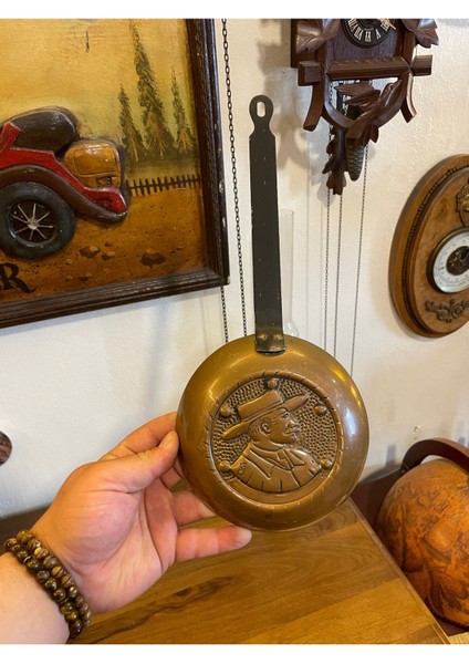 Kahverengi Antika Duvar Dekoru, Şık ve Nostaljik Ev Tarzına Uygun Aksesuar