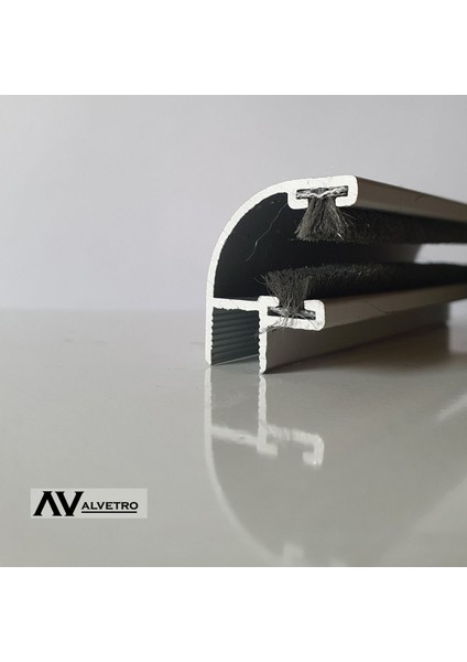 Alüminyum Cam Balkon Fitili, 90° Oval, 8mm, 215-300 Cm, Dayanıklı ve Şık Tasarım