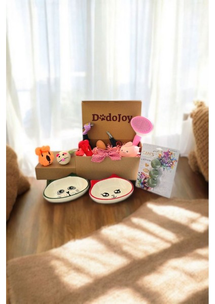 Yumuşak ve Şık Kedi Konfor Seti, Mama Kabı, Papyonlu Tasma ve Oyuncak Içerir