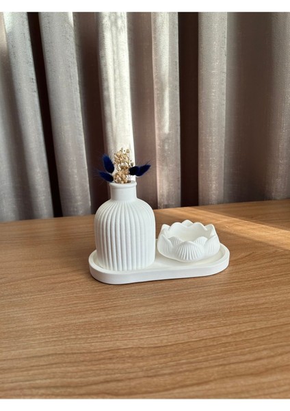 Beyaz Dekoratif 3’lü Set: Oval Tabak, Vazo ve Lotus Mumluk