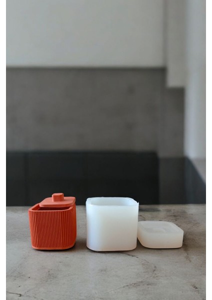 Beyaz Dekoratif Kapaklı Mumluk Kabı ve Taştozu Kalıbı, Şık ve Kullanışlı Tasarım