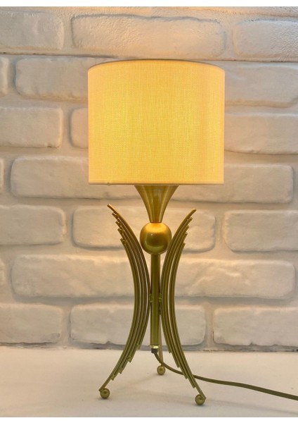 Krem Renkli Metal Ayaklı Şapkalı Angel Model Abajur, Şık ve Zarif Tasarım